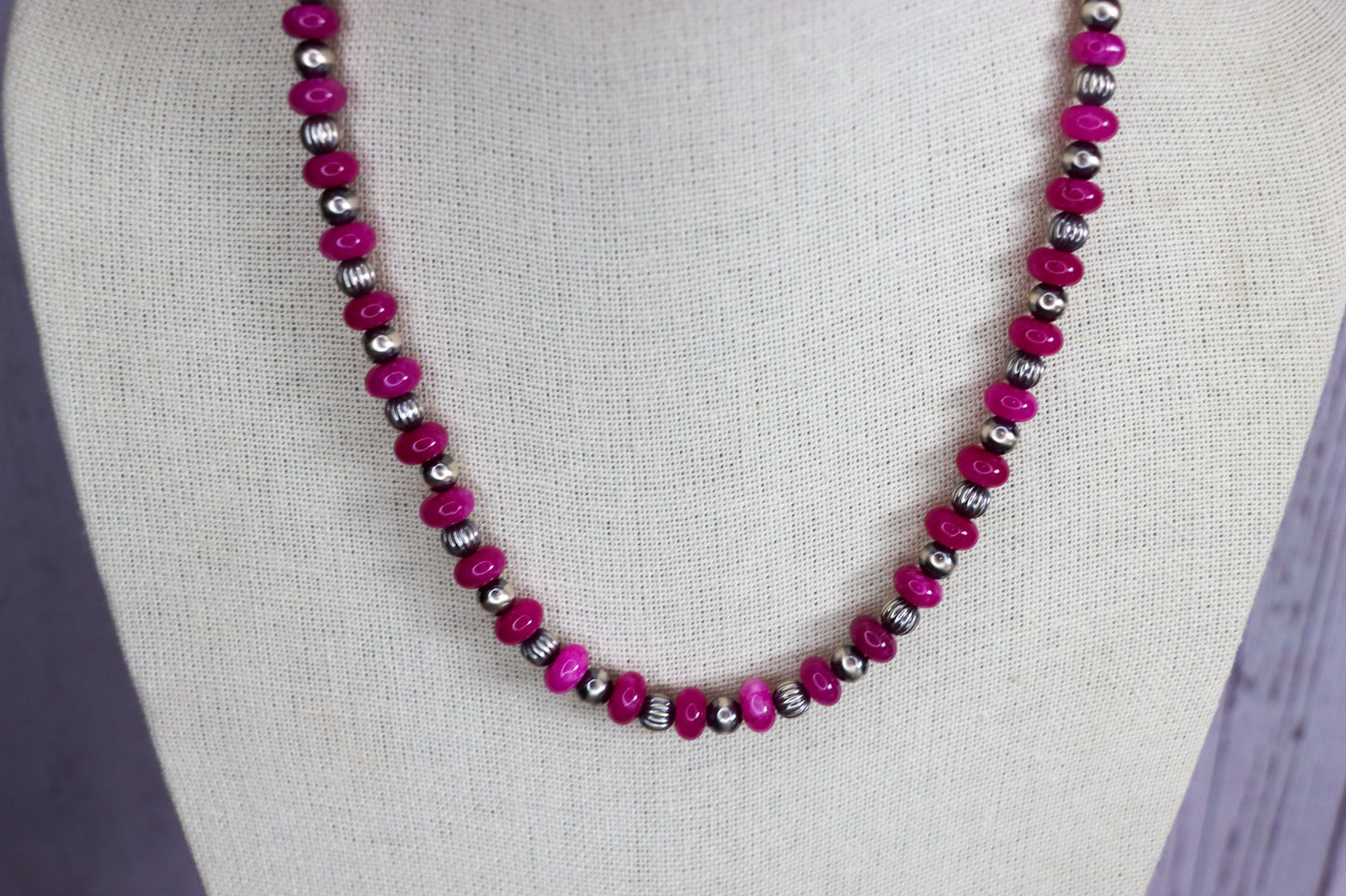 16" Hot Pink Quartz & Corrugated Rounds